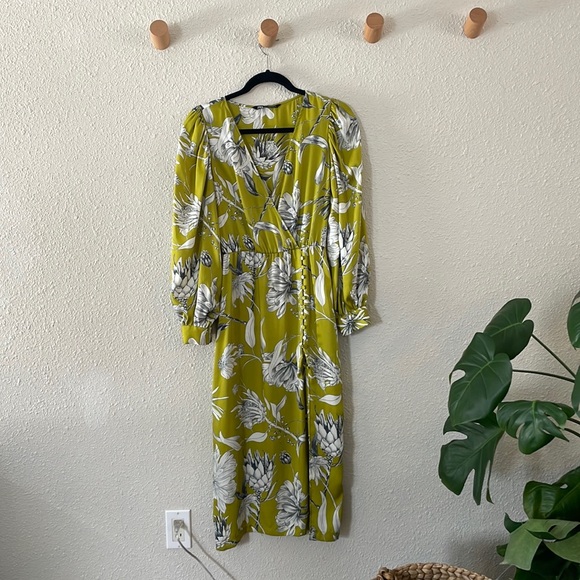 Chartreuse print midi dress with button detailing. Cinch waist, deep V & slit - Picture 2 of 10